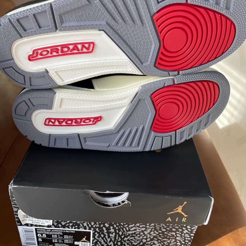 Women’s Air Jordan Retro 3 - Picture 7 of 7
